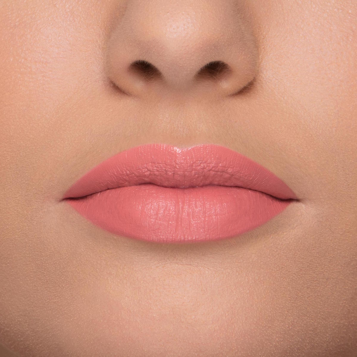 LADY BOLD LIPSTICK  (LABIAL CREMOSO)